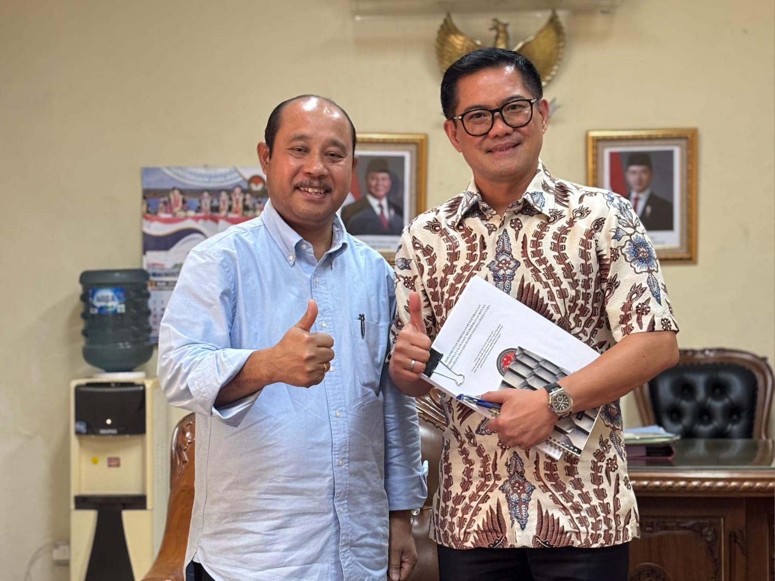 Ditengah Kesibukan, Joune Ganda Tekun Tempuh Jenjang Doktoral