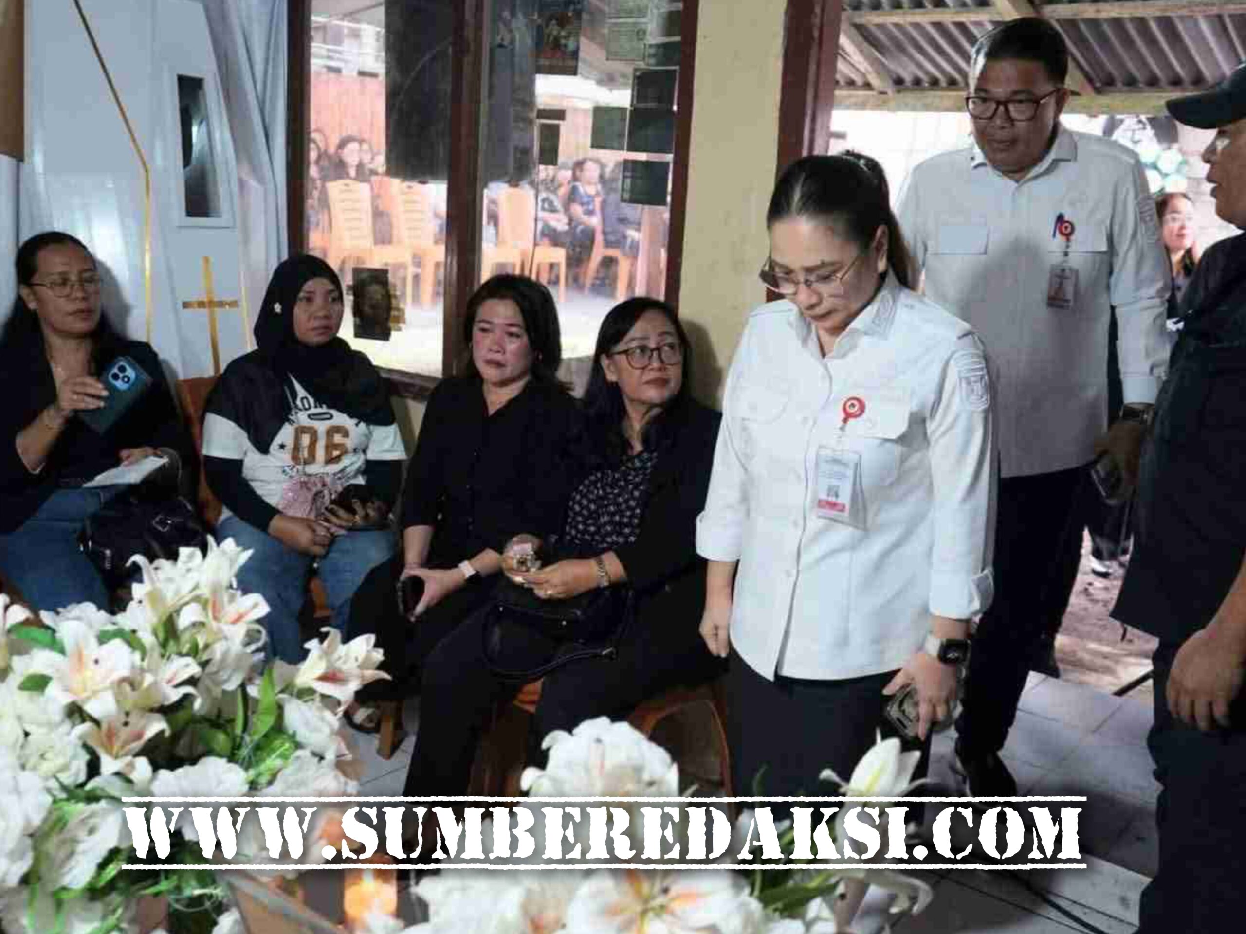 Wabup Vanda Sarundajang Melayat ke Rumah Duka Wartawan Senior Erwien Bojoh 