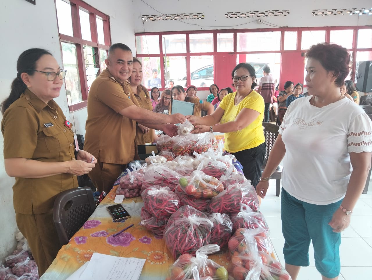 Menjaga Stabilitas Harga Pangan, Pemkab Minut Laksanakan GPM di Kantor Desa Werot Kecamata Liksel 