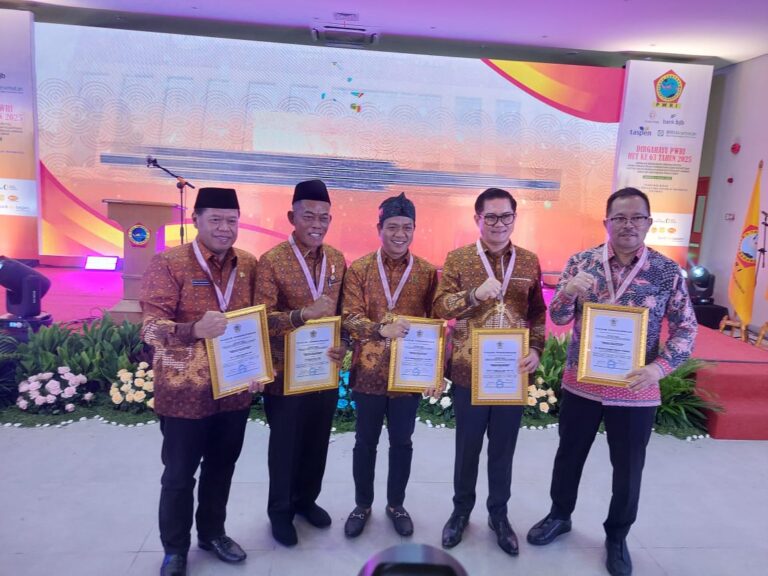 Bupati Joune Ganda Terima Penghargaan PWRI Sekaligus Pimpin Visioner Dari Minut