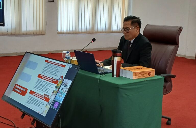 Di Ujian Tertutup Program Doktor IPDN, Bupati Joune Ganda Rain Nilai 93