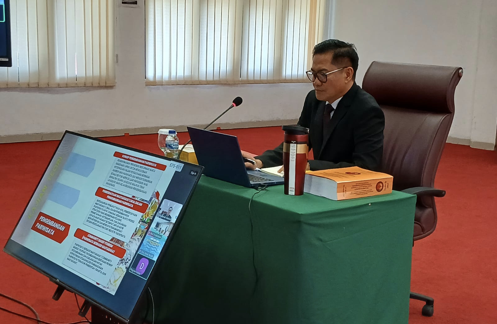 Di Ujian Tertutup Program Doktor IPDN, Bupati Joune Ganda Rain Nilai 93