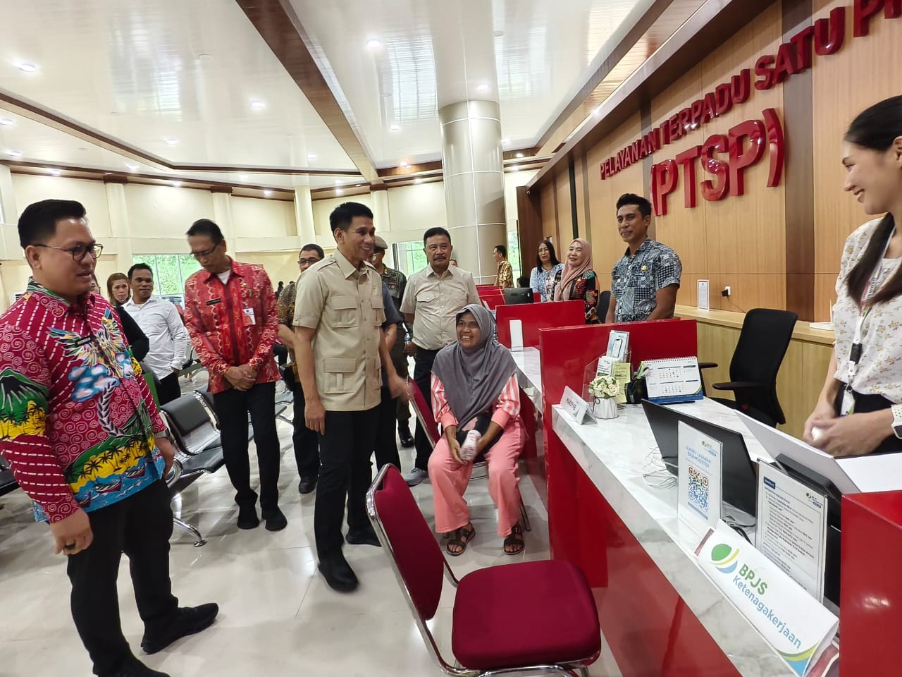 Wamendagri Akhmad Wiyagus Kunjungi Mal Pelayanan Publik Pemkab Minut