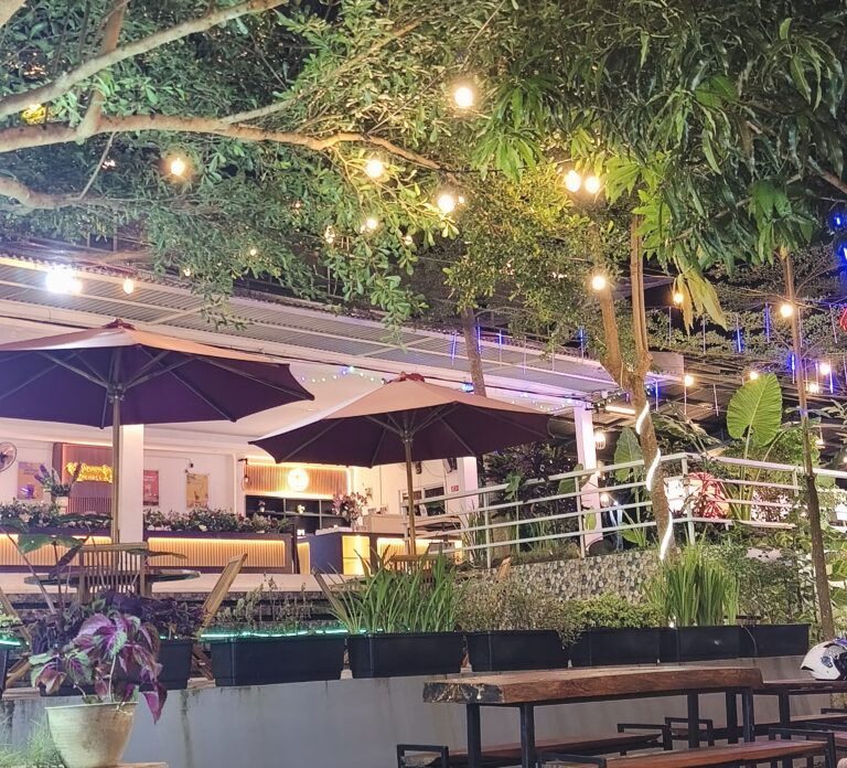 Wihhh…! Disela Tempat Berfoto Yang Asri, “Rotee Sawangan Riverview Resto & Cafe”, Beli Kopi, Bisa Nongkrong Sepuasnya