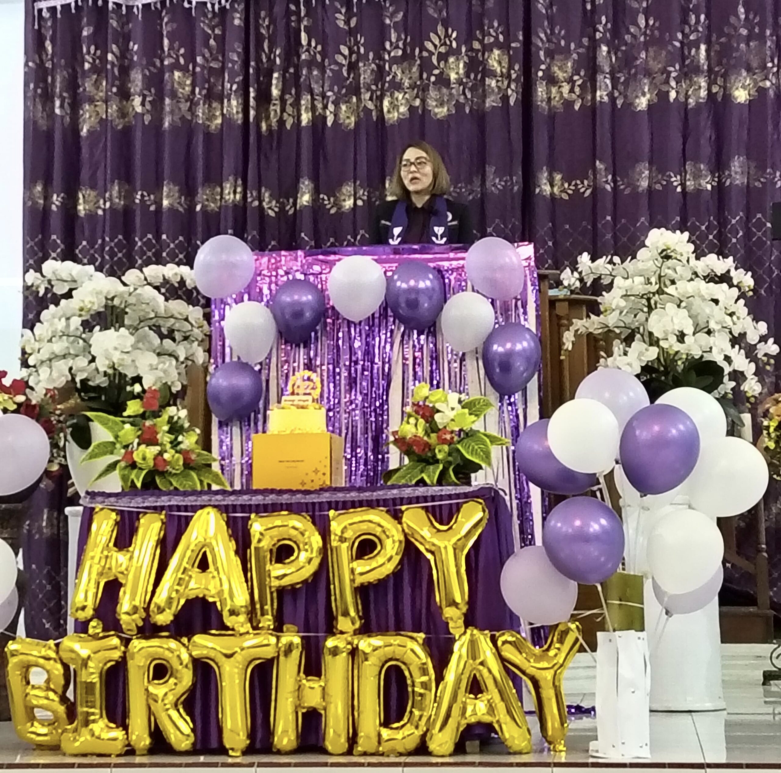 MEP Pimpin Ibadah Syukur HUT Remaja Wilayah Manado Timur 5 ke-12 di Betania Malendeng