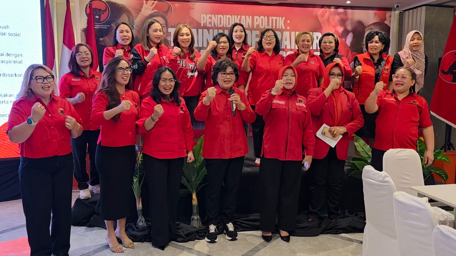 Ketua DPRD Minut VAR ikuti Kegiatan Pendidikan Politik TOT Perempuan Bergerak di Manado 