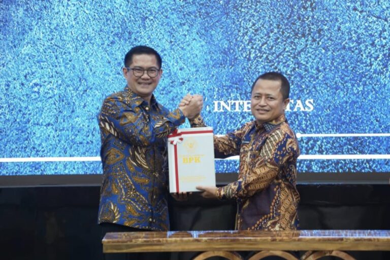 Wow…! Bupati Joune Ganda Bawa Minut Raih WTP ke 5 Kali Berturut-Turut