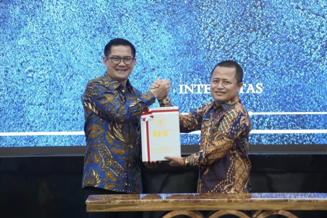 Wow…! Bupati Joune Ganda Bawa Minut Raih WTP ke 5 Kali Berturut-Turut