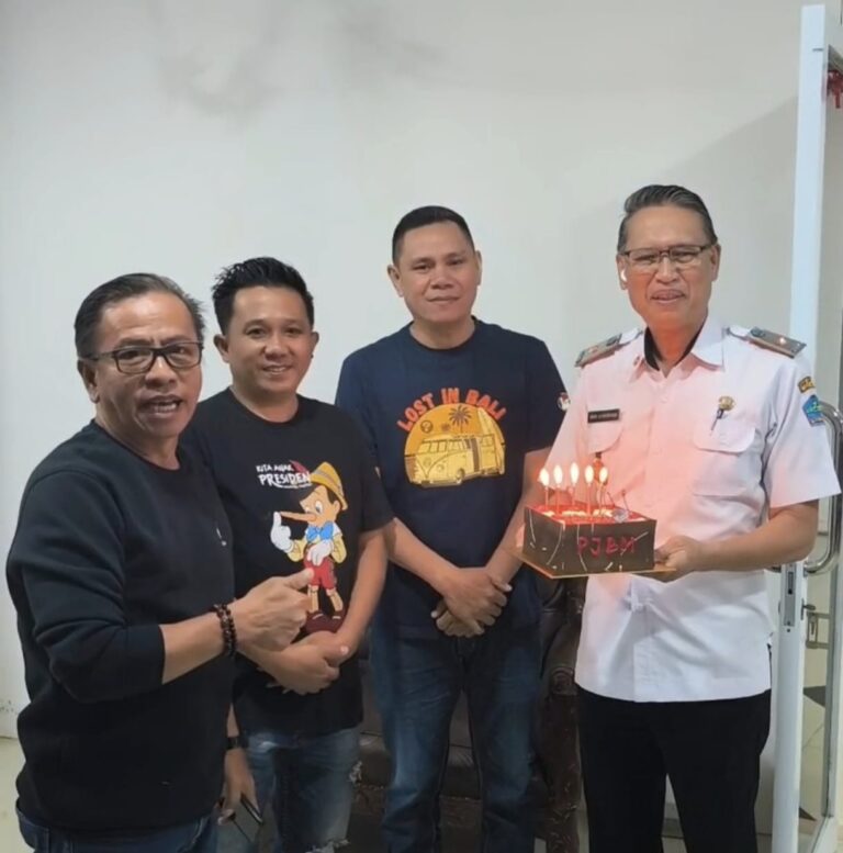 PJBM Berikan Kejutan Ultah Ke Assisten II Robby Parengkuan