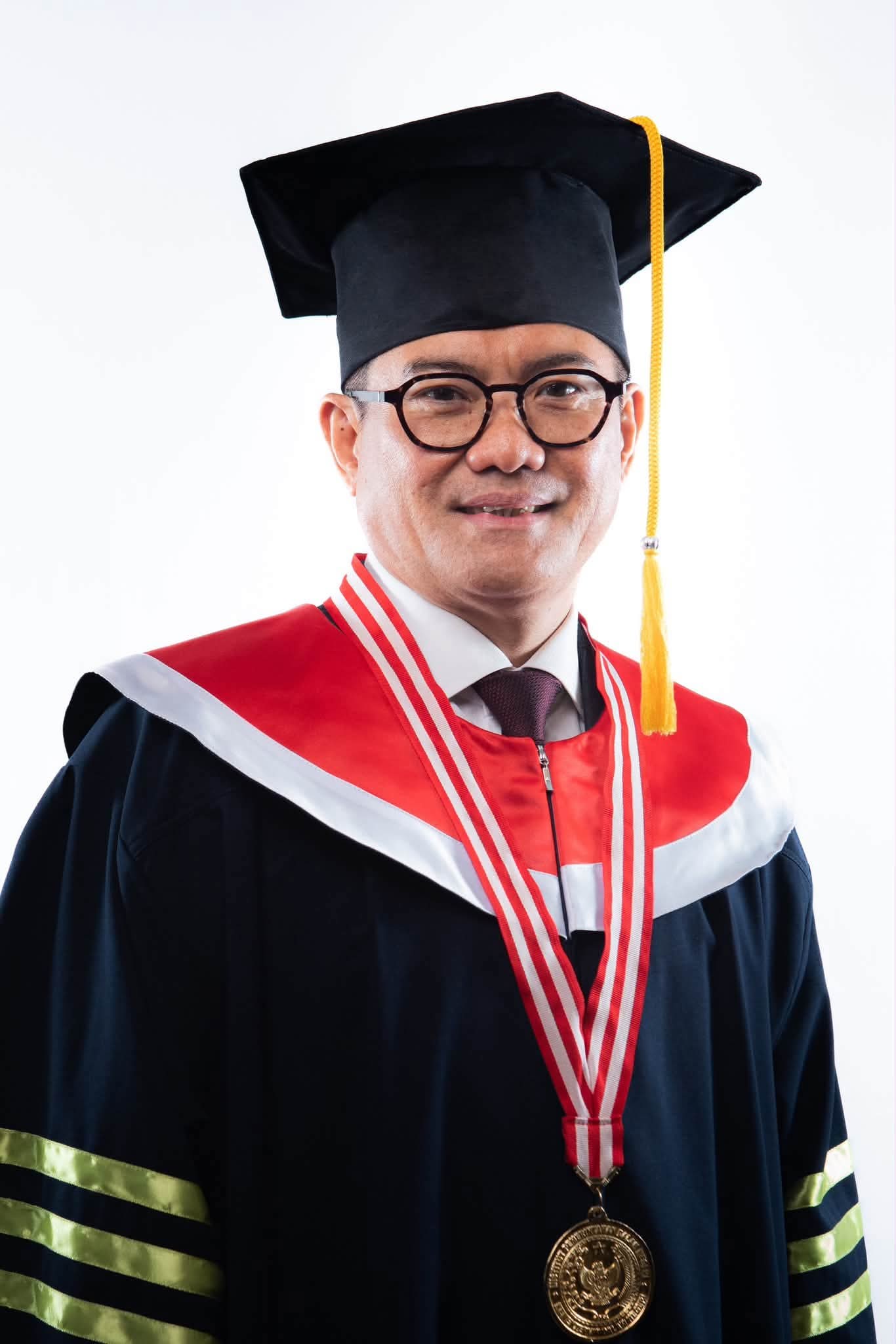 Tingkatkan Kualitas Kepemimpinan, Bupati Joune Ganda Rain Gelar Doktor Cum Laude
