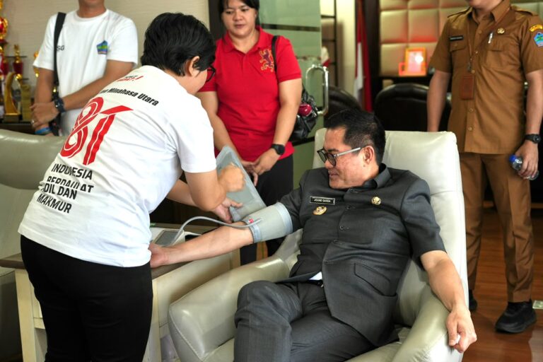 Bupati Joune Ganda Kembali Lakukan Aksi Kemanusiaan Dengan Cara Donor Darah 