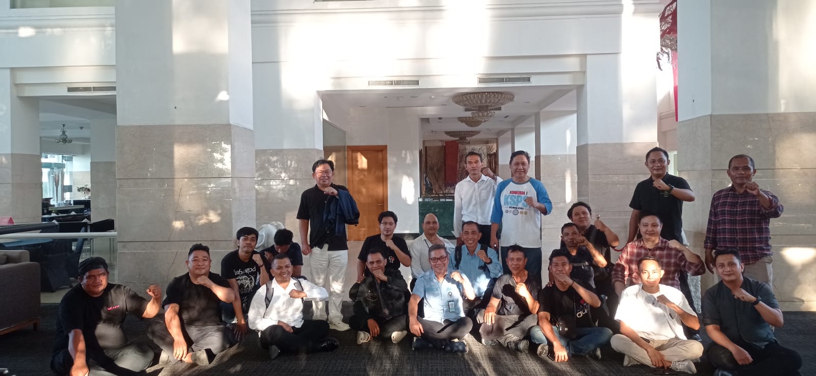 Kena PHK, Puluhan Eks Karyawan Sintesa Peninsula Hotel Manado Tuntut Sisa Gaji Dan Pesangon