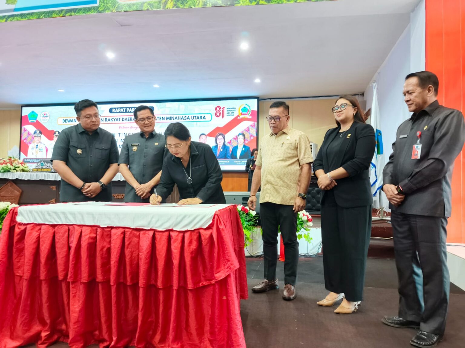 DPRD Minut Gelar Paripurna Pembicaraan Tingkat II Terhadap Rancangan Peraturan Daerah Tentang Pemerintah Desa