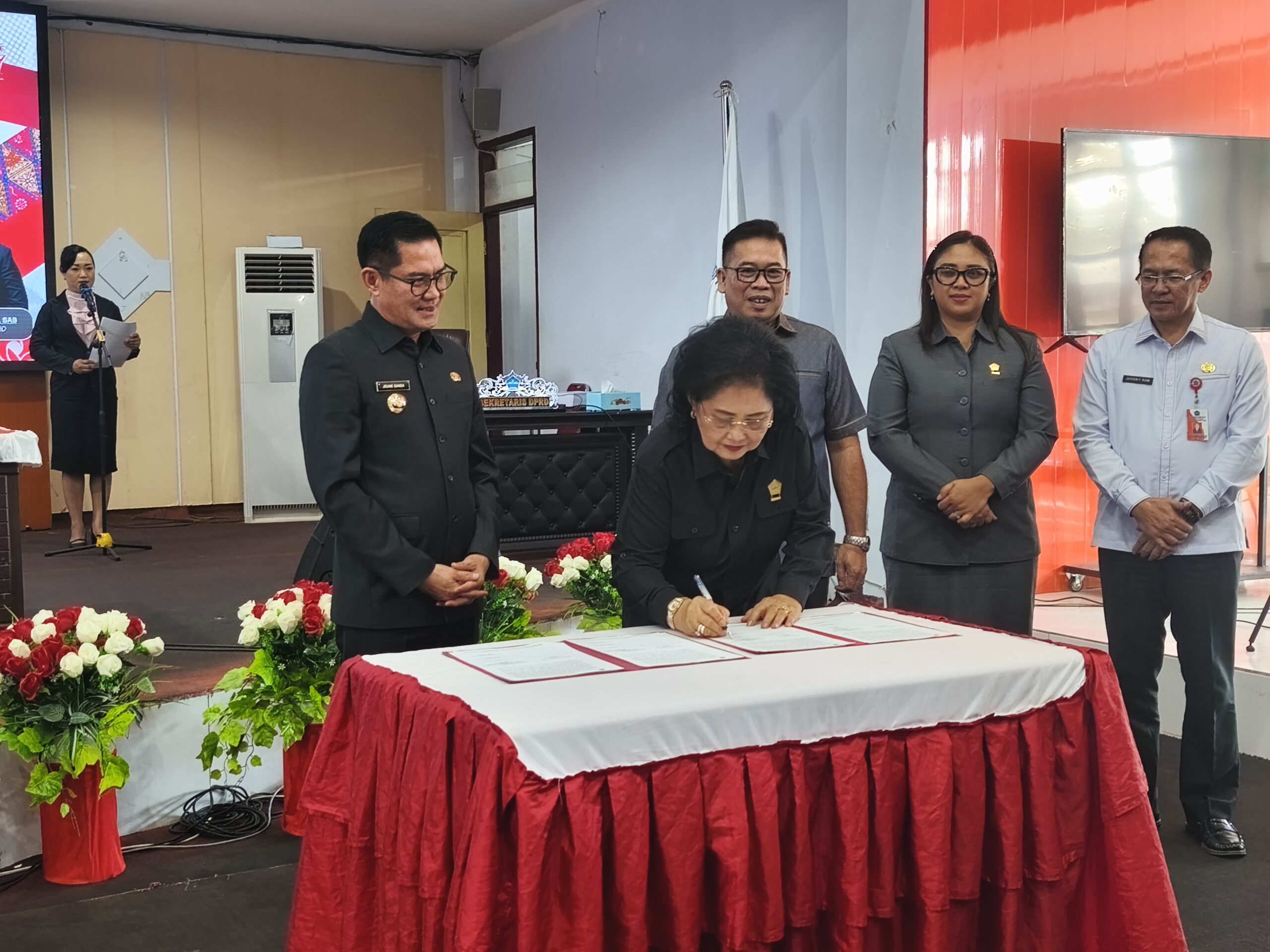 DPRD Minut Rapat Paripurna Penandatanganan Nota Kesepakatan Rancangan KUA dan PPAS Tahun Anggaran 2027