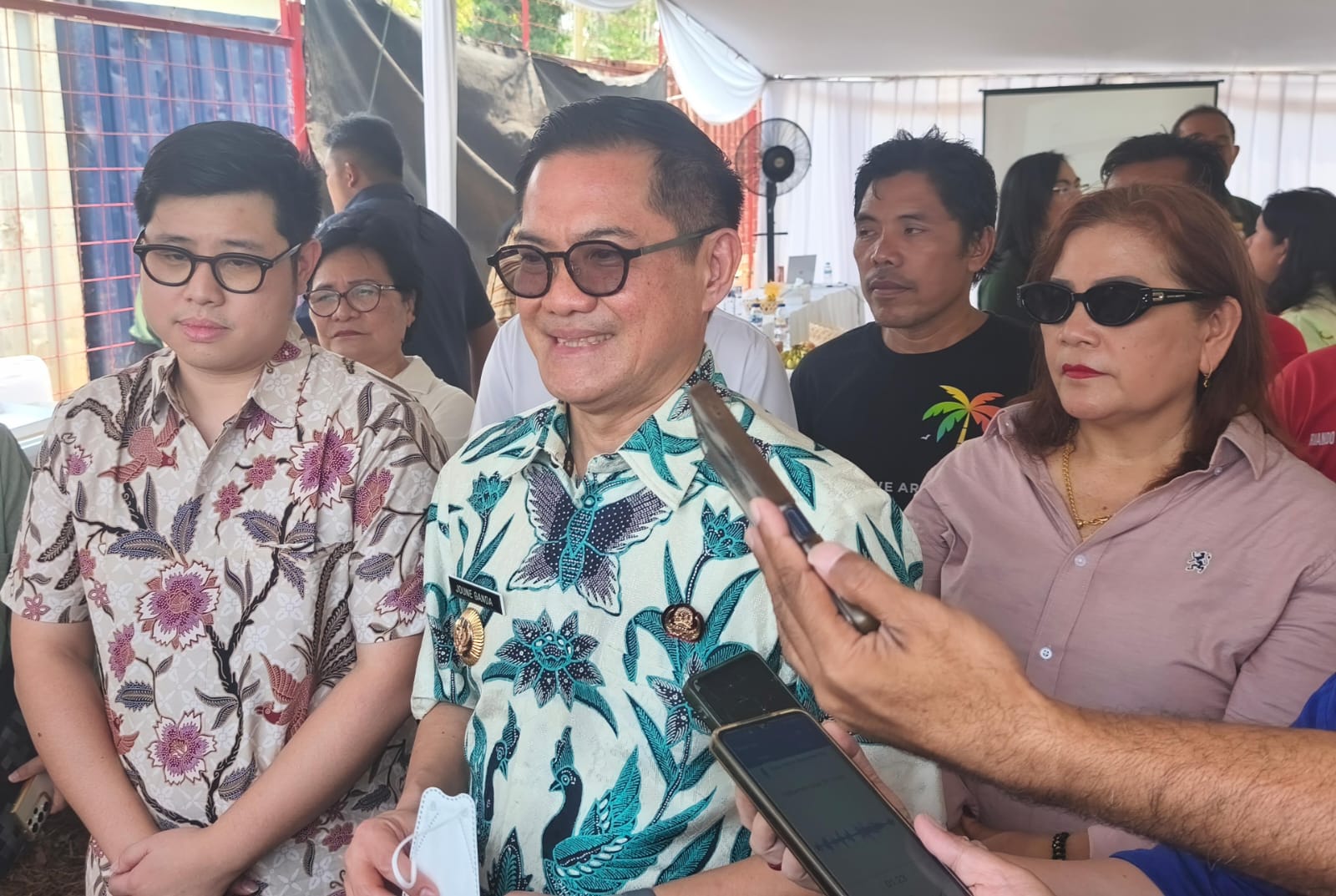 Bidik Penguatan Peternak Lokal, Bupati Joune Ganda Apresiasi Peternakan Babi Modern PT SOW