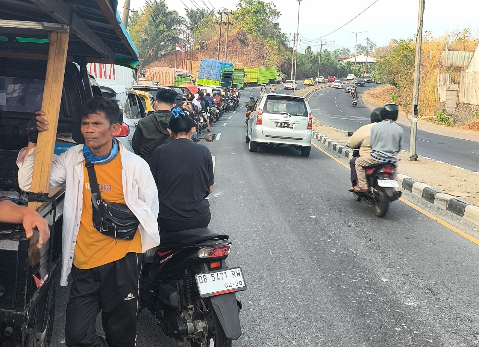 Pertalite Langkah di Kota Manado, Antrean SPBU Ring Road Mengular Panjang hinga 1 Kilometer